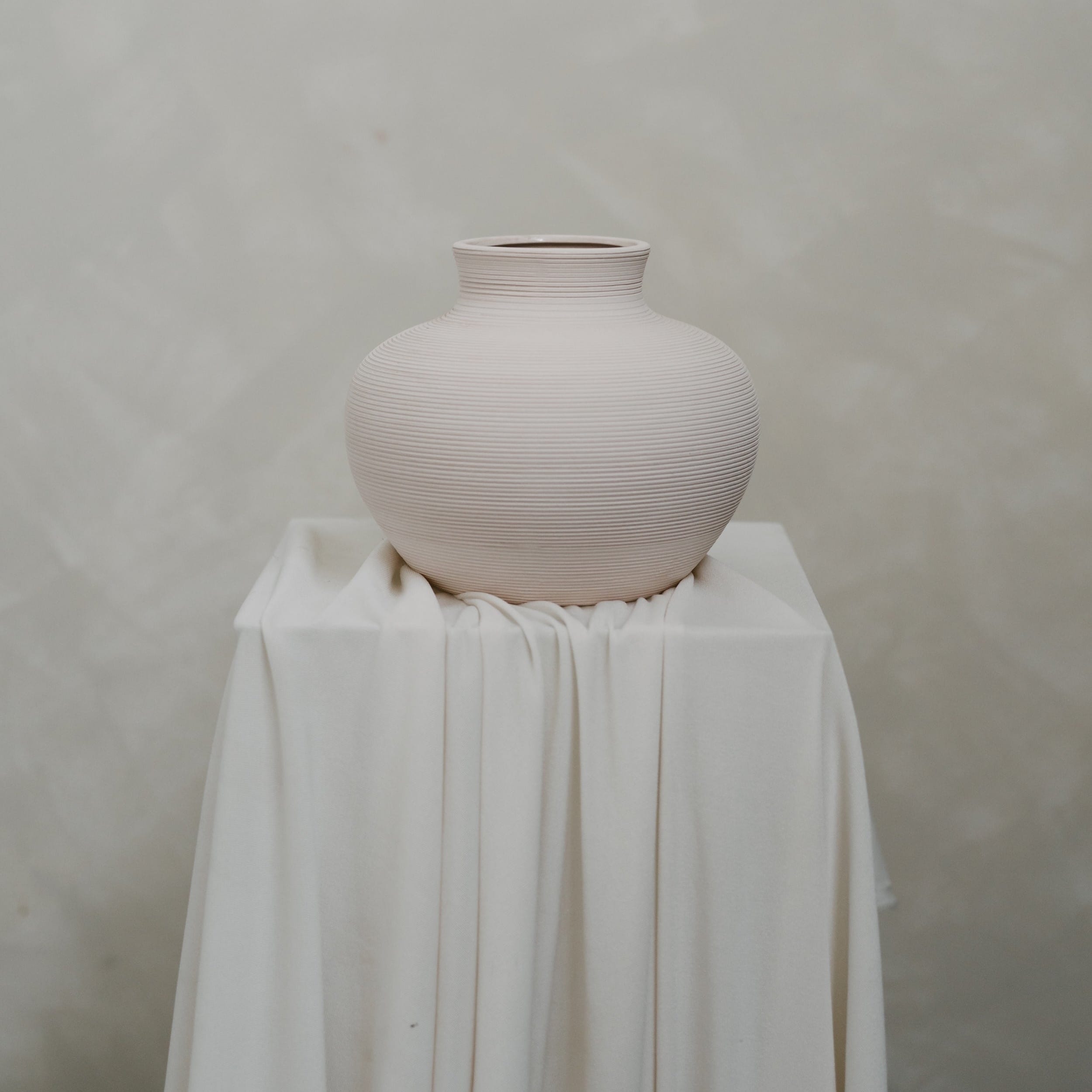 Cream ceramic flower vase Maison Bloomé Adelaide florist